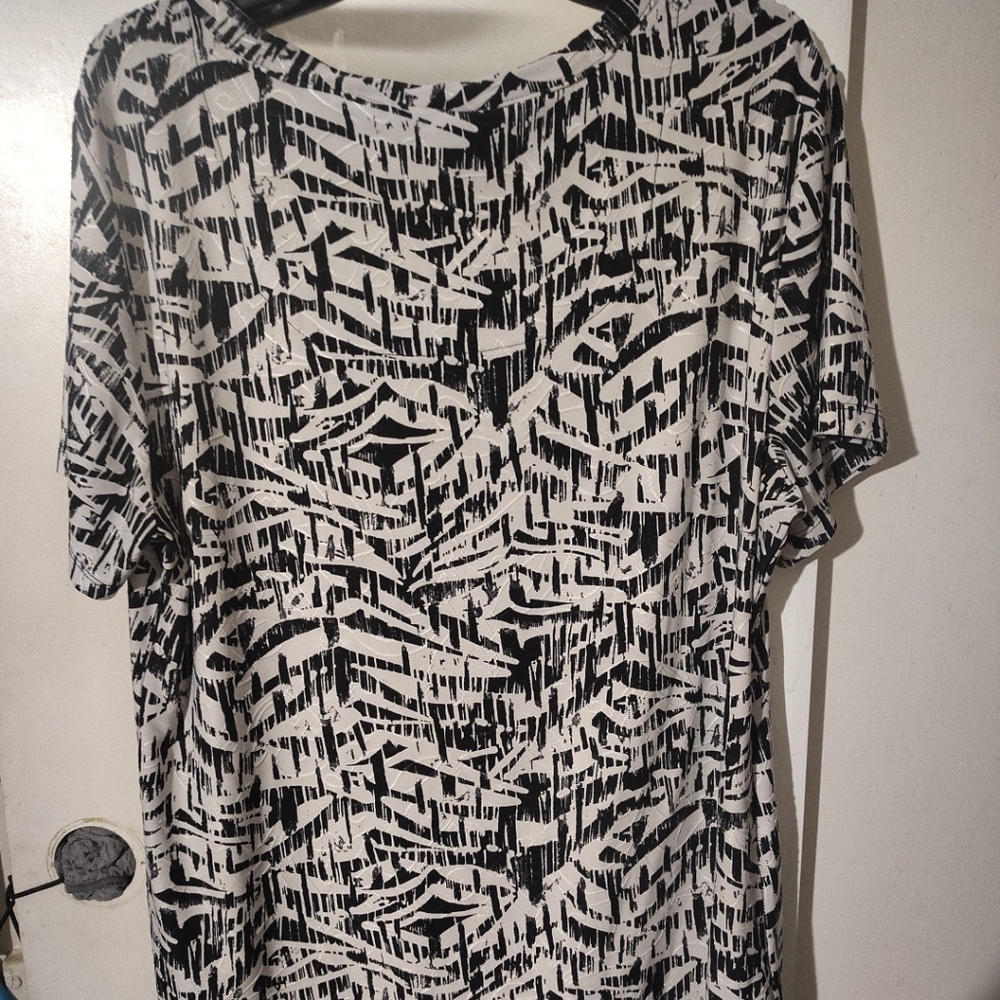 JM Collection Black and White Abstract Print Women's Top (L)